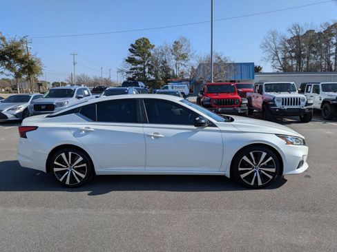 Used 2020 Nissan Altima 2.5 SR image 2
