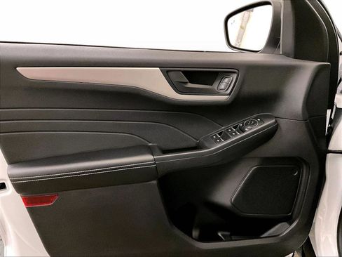 Used 2022 Ford Escape SE w/ Convenience Package FWD image 22