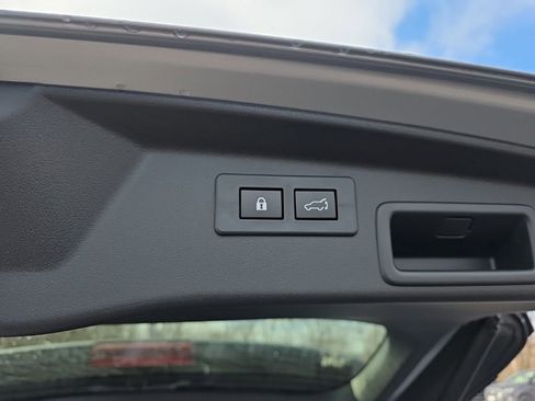 Used 2026 Subaru Outback Limited AWD/4WD image 16
