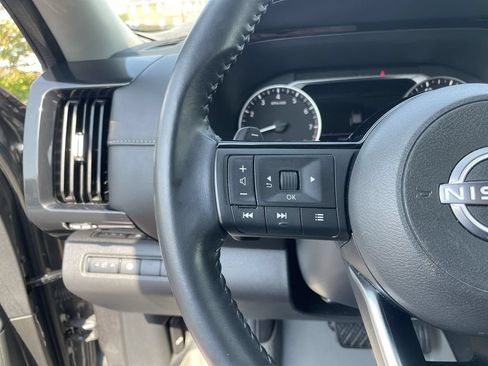 Used 2022 Nissan Pathfinder SV FWD image 15