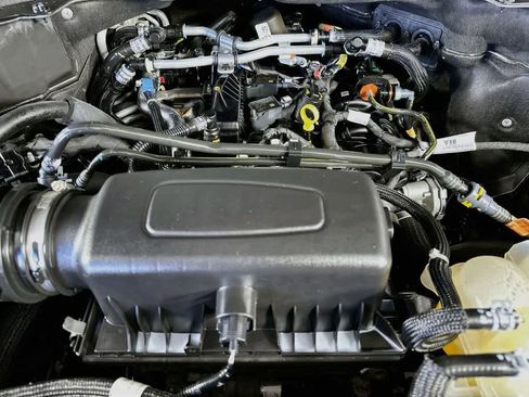 Used 2023 Ford Explorer XLT w/ Equipment Group 202A AWD/4WD image 9