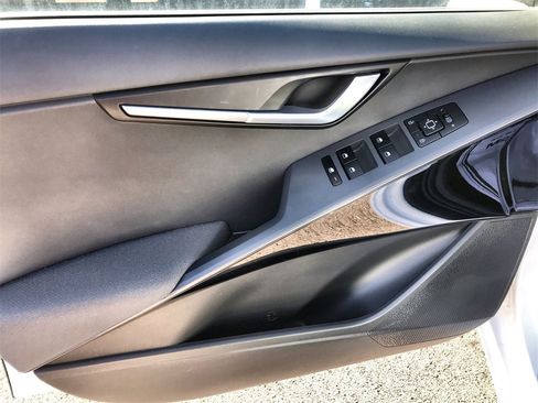 Used 2024 Kia Niro EX image 19