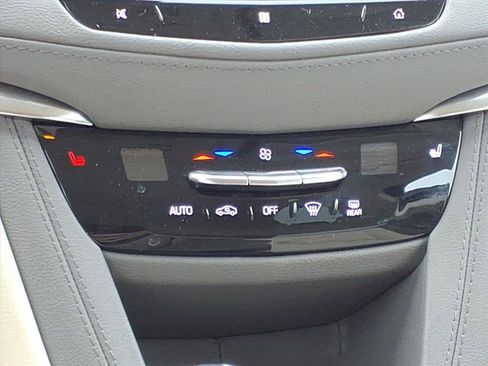 Used 2021 Cadillac XT5 Premium Luxury image 13