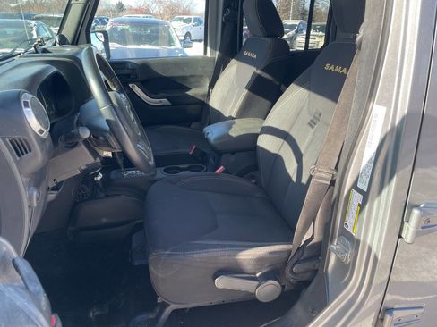 Used 2013 Jeep Wrangler Unlimited Sahara image 16