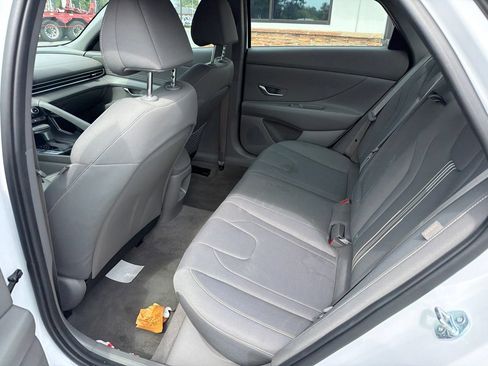 Used 2025 Hyundai Elantra SEL FWD image 6