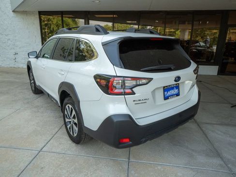 Used 2025 Subaru Outback Premium AWD/4WD image 5