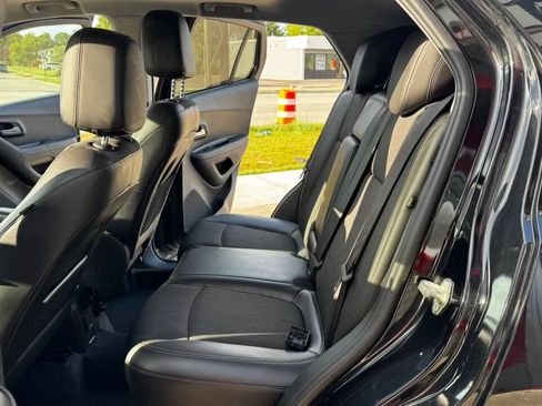 Used 2018 Chevrolet Trax LT w/ Sun & Sound Package AWD/4WD image 19