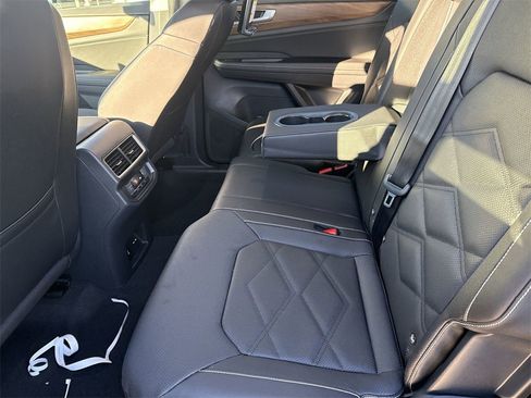 New 2026 Volkswagen Atlas SE image 28