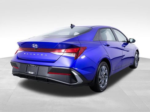 Used 2024 Hyundai Elantra SEL FWD image 8