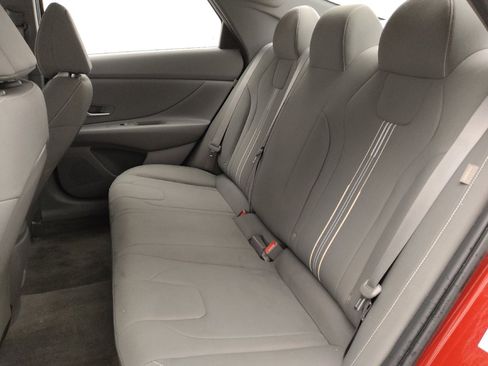 Used 2024 Hyundai Elantra SEL image 18