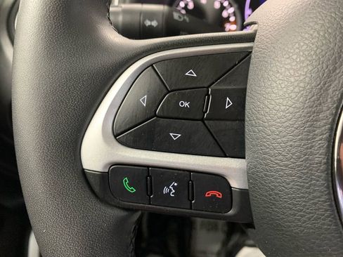 Used 2018 Jeep Renegade Latitude image 30
