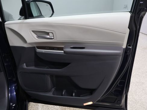 Used 2024 Toyota Sienna XLE image 22