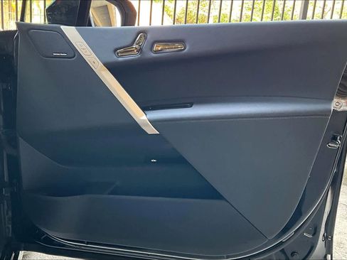 Used 2024 BMW iX xDrive50 w/ Premium Package image 23