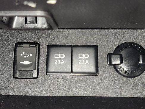 Used 2018 Toyota Highlander SE image 26