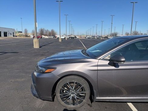 Used 2022 Toyota Camry SE image 8