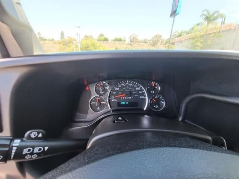 Used 2025 Chevrolet Express 2500 w/ Driver Convenience Package RWD image 11