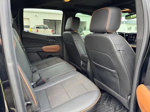 Used 2024 GMC Canyon AT4 AWD/4WD image 14