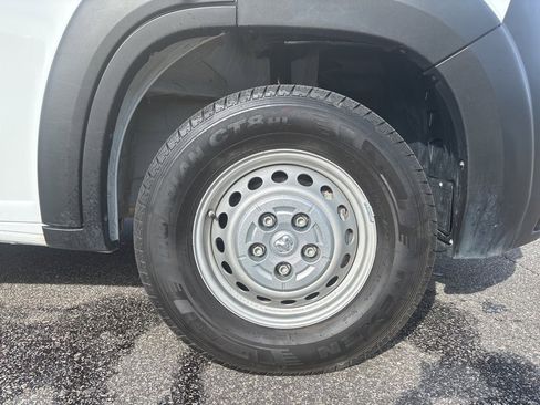 Used 2025 RAM ProMaster 2500 w/ Convenience Group image 11