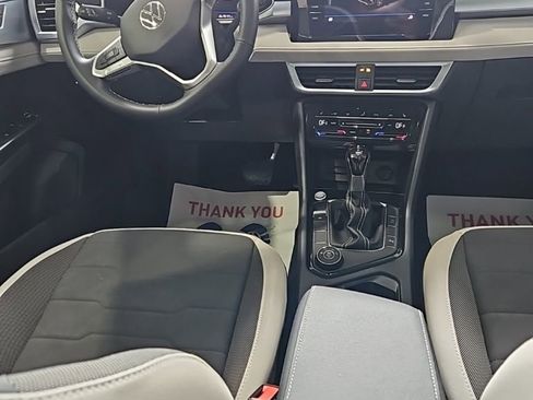 Used 2025 Volkswagen Taos SE image 22