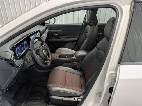 Used 2025 Nissan Kicks SR w/ SR Premium Package AWD/4WD image 15