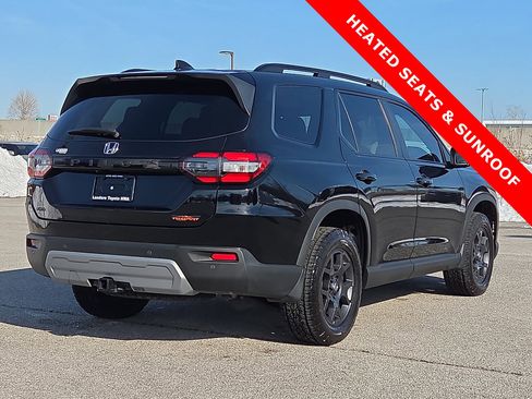 Used 2025 Honda Pilot TrailSport image 5