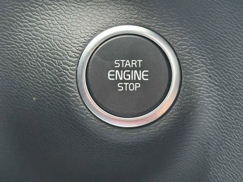 Used 2025 Volvo XC40 B5 Plus w/ Protection Package Premier image 32