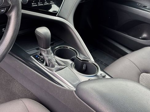 Used 2018 Toyota Camry LE FWD image 23