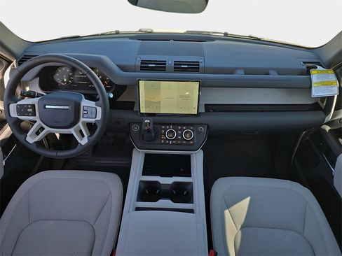 New 2025 Land Rover Defender 130 X-Dynamic SE image 9
