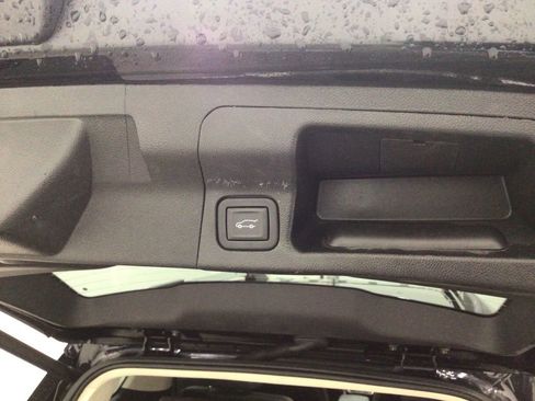 Used 2023 GMC Acadia Denali w/ Black Diamond Edition AWD/4WD image 26