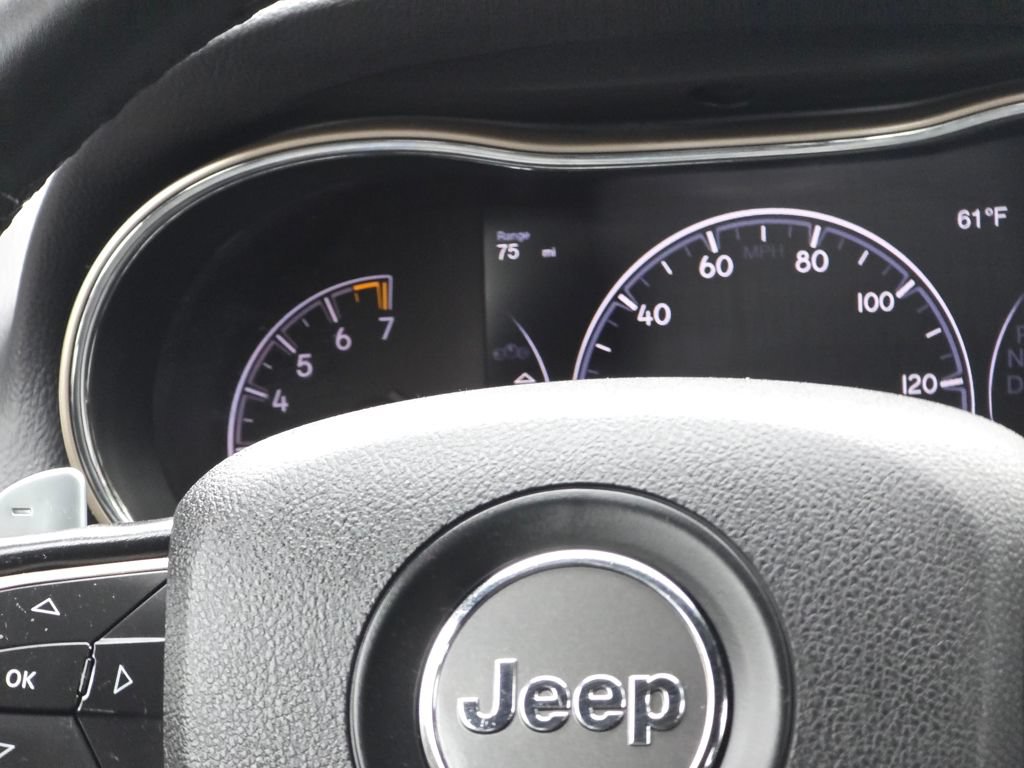 Used 2017 Jeep Grand Cherokee Laredo w/ Quick Order Package 23E AWD/4WD image 17