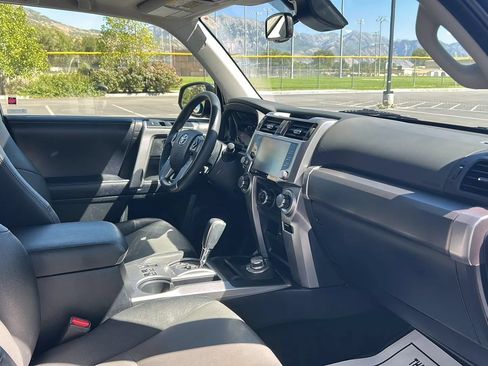 Used 2020 Toyota 4Runner SR5 Premium w/ Moonroof Package AWD/4WD image 15