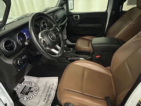Used 2022 Jeep Wrangler Unlimited Sahara image 9