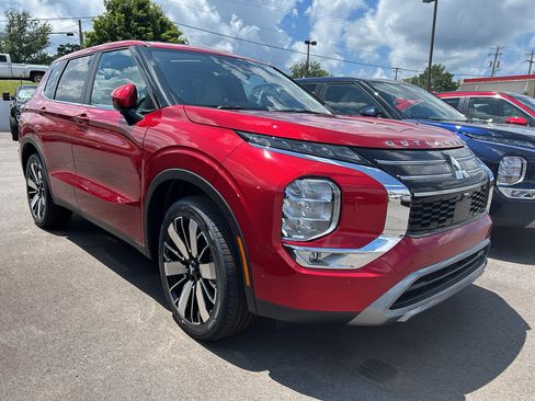 New 2025 Mitsubishi Outlander SE image 1