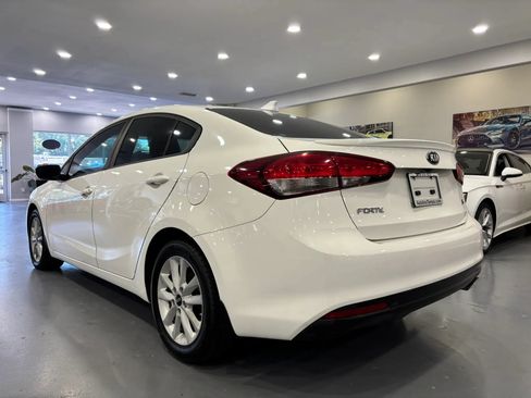 Used 2017 Kia Forte S FWD image 5