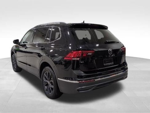 Used 2024 Volkswagen Tiguan SE w/ Panoramic Sunroof Package image 13