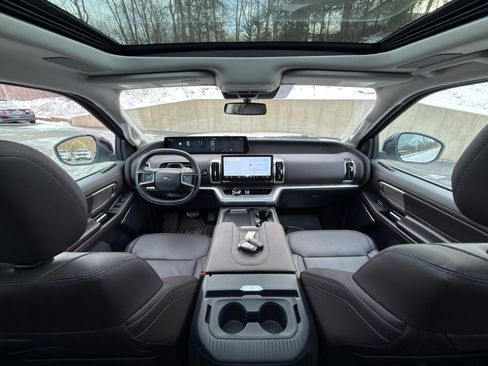 Used 2025 Ford Expedition Max Platinum w/ Platinum Ultimate Package image 4