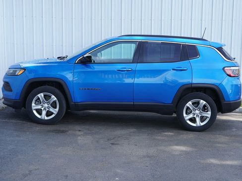Used 2023 Jeep Compass Latitude w/ Convenience Group AWD/4WD image 3