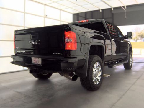 Used 2016 GMC Sierra 2500 Denali w/ Suspension Package, Off-Road AWD/4WD image 2