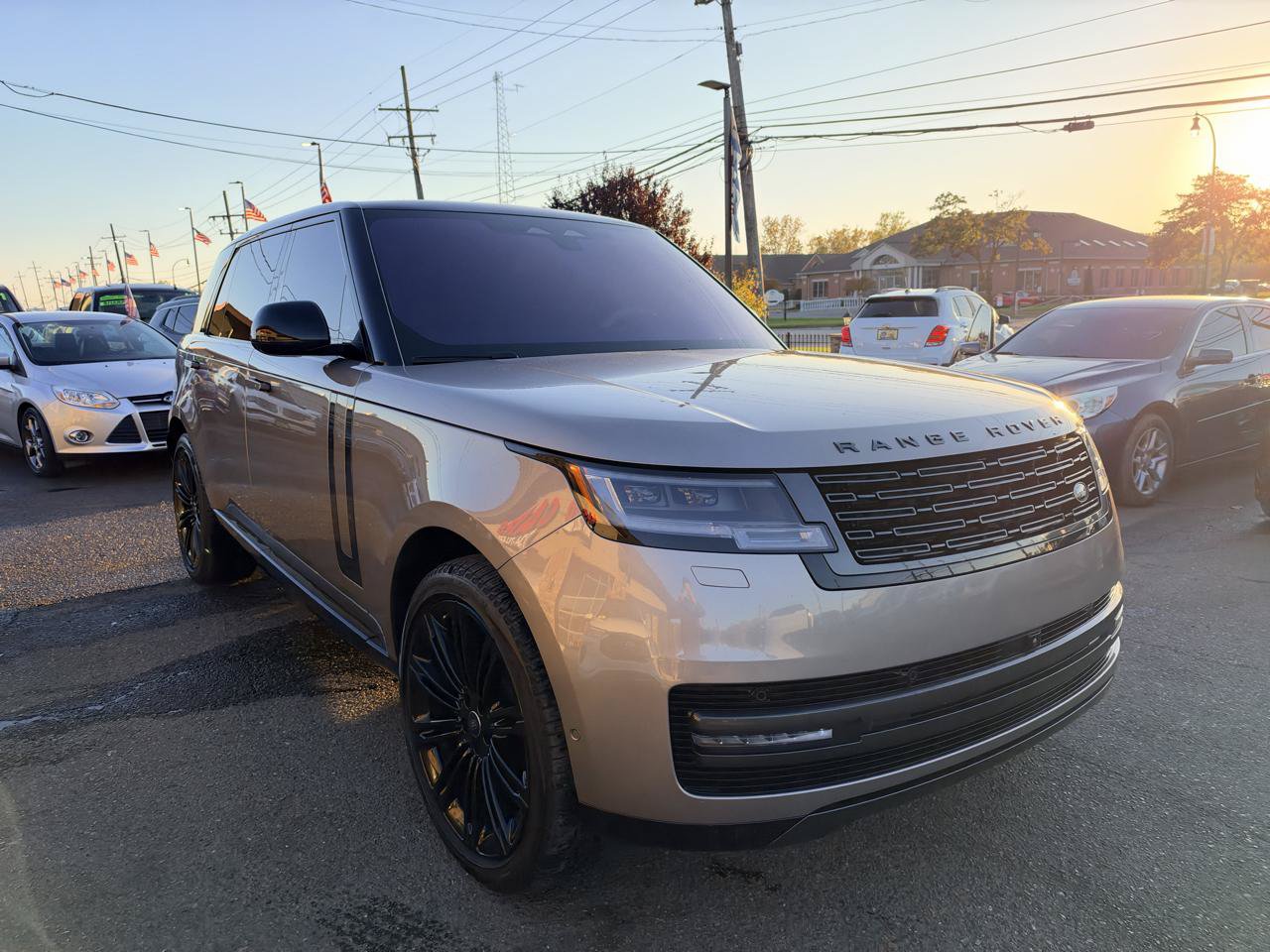 Used 2023 Land Rover Range Rover Long Wheelbase SE AWD/4WD image 14