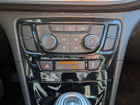 Used 2021 Buick Encore Preferred AWD/4WD image 23