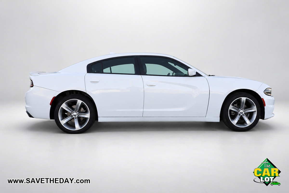 Used 2018 Dodge Charger R/T w/ Plus Group RWD image 9