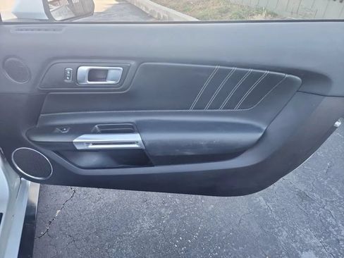 Used 2018 Ford Mustang Premium RWD image 15