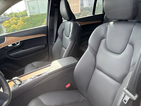 Used 2025 Volvo XC90 B6 Plus w/ Protection Package Premier AWD/4WD image 17