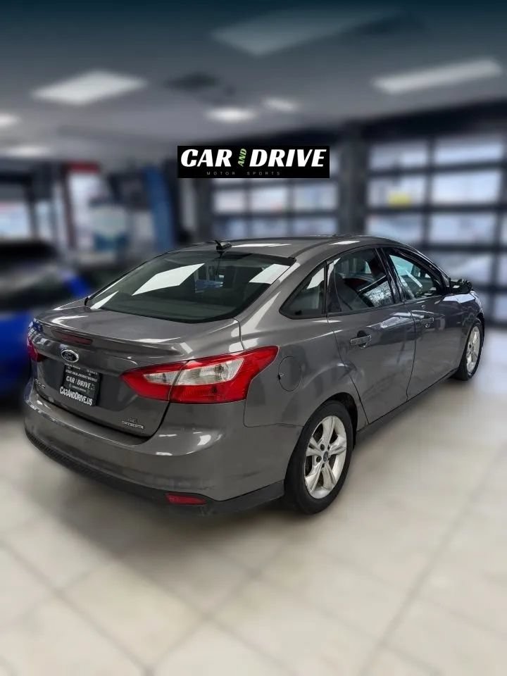 Used 2014 Ford Focus SE w/ SE Winter Package FWD image 4
