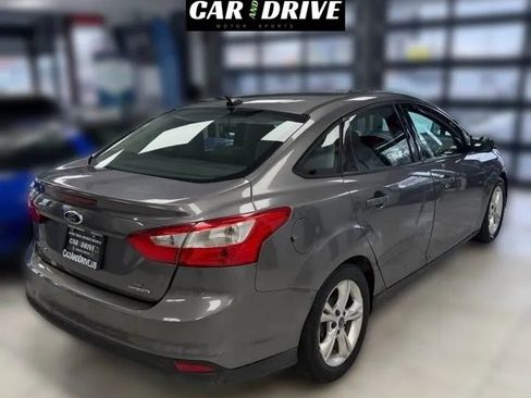 Used 2014 Ford Focus SE w/ SE Winter Package FWD image 4