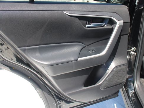 Used 2022 Toyota RAV4 SE w/ Convenience Package AWD/4WD image 13