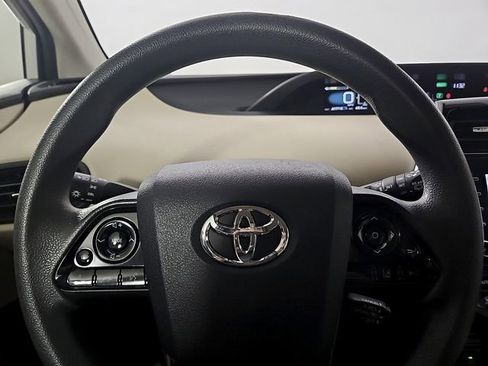 Used 2020 Toyota Prius LE image 18