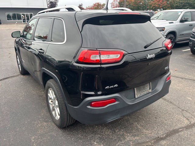 Used 2017 Jeep Cherokee Latitude w/ Cold Weather Group AWD/4WD image 2