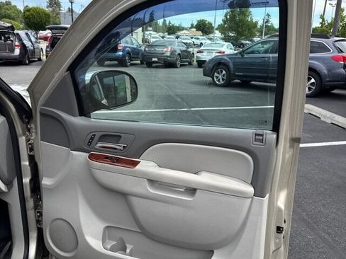 Used 2013 Chevrolet Tahoe LTZ AWD/4WD image 18