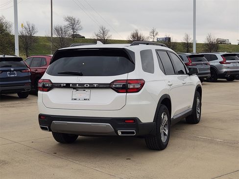 New 2026 Honda Pilot EX-L image 3